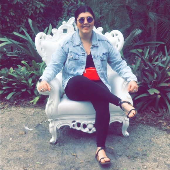 Meet your Posher, Lydia - Picture 2 of 5